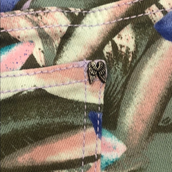 Cutoff Patterned Jean Shorts - Picture 4 of 5